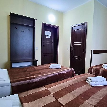 Готель "Валерія" Novoselytsya  Buitenkant foto